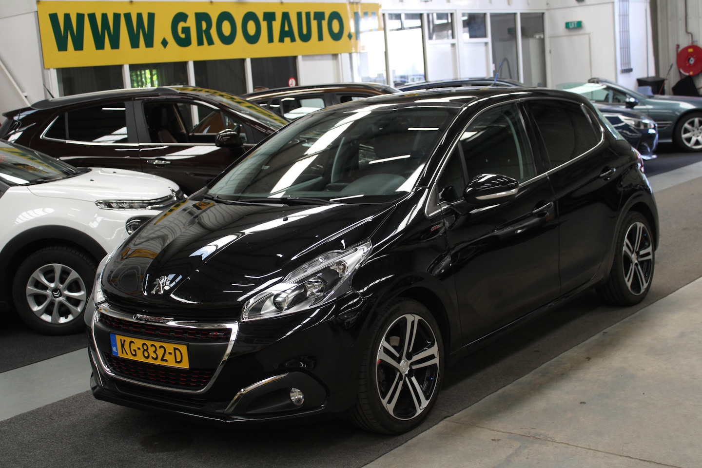 Peugeot 208 - 1.2 PureTech GT-line Airco, Cruise Control, Trekhaak, Stuurbekrachtiging - AutoWereld.nl