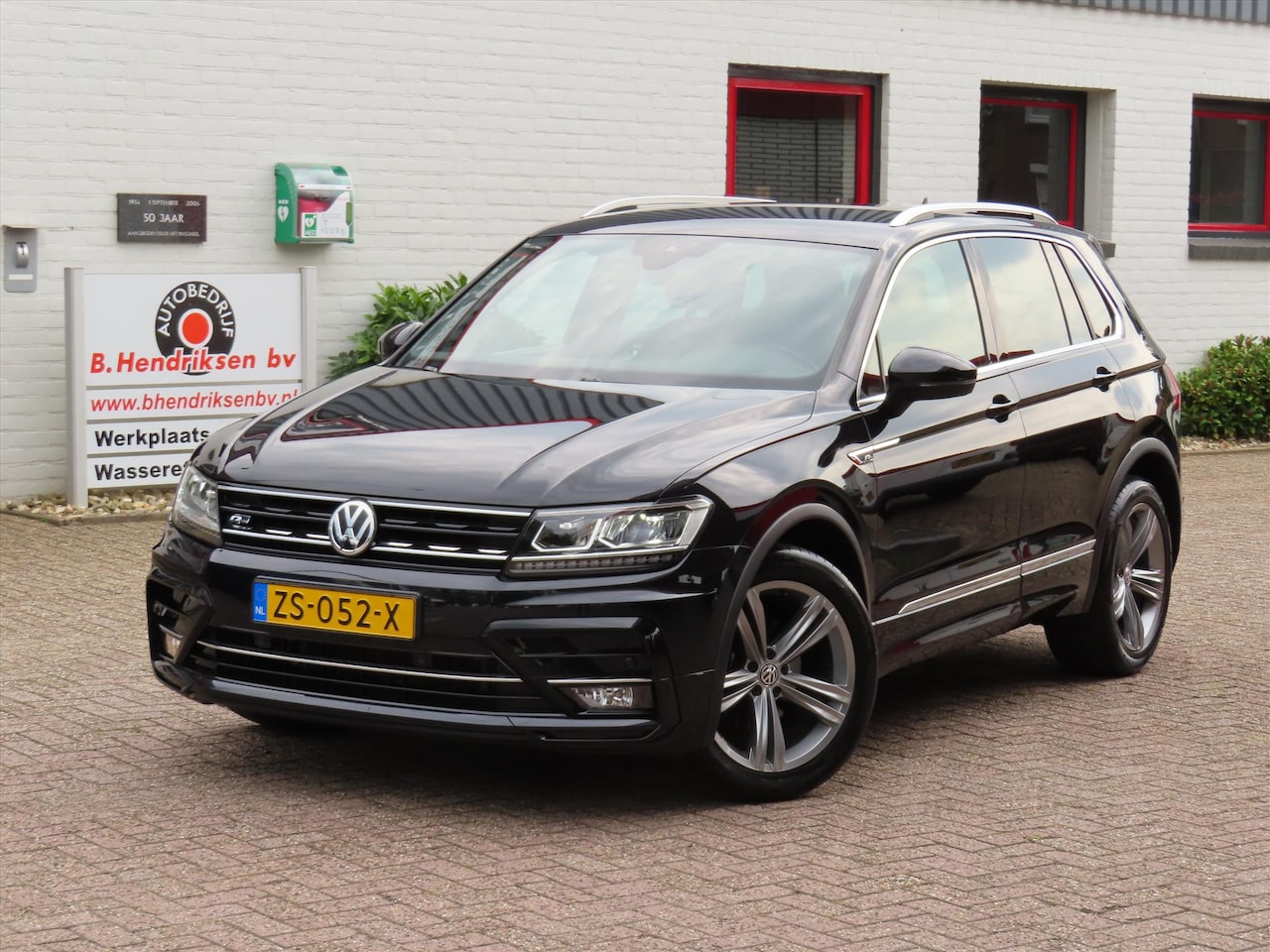 Volkswagen Tiguan - 1.5 TSI 130pk Comfortline Business R-line/ Apple Carplay/ Navi/ Climatronic/ Parkeersensor - AutoWereld.nl