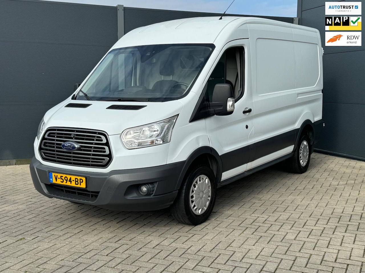 Ford Transit - 350 2.2 TDCI L2H2 Airco / Camera / Cruize / Nap - AutoWereld.nl