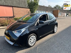 Toyota Aygo - 1.0 VVT-i x-play Dealerauto Airco Camera N.A.P