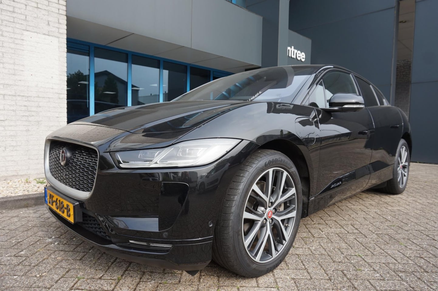 Jaguar I-PACE - EV400 First Edition / Panodak /Camera/ Meridian /20 Inch/ luchtvering / HD - AutoWereld.nl