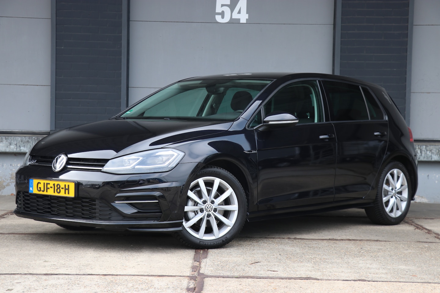 Volkswagen Golf - 1.5 TSI R-line Automaat | ACC | Navi | - AutoWereld.nl