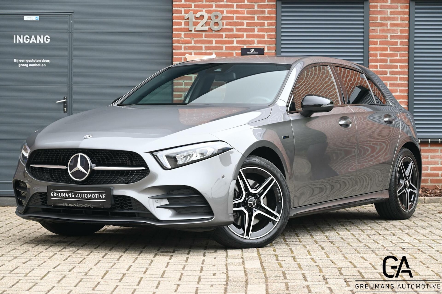 Mercedes-Benz A-klasse - 250e|AMG|NIGHTPAKKET|CARPLAY|STOELVERWARMING - AutoWereld.nl