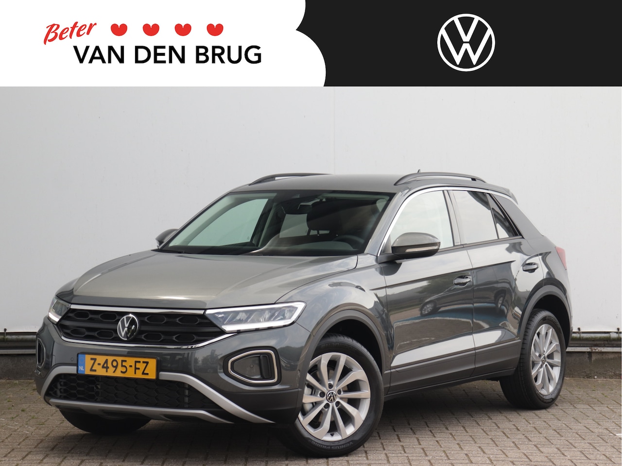 Volkswagen T-Roc - 1.0 TSI Life 110pk | Navigatie | Achteruitrijcamera | Climate control | 17" velgen | Getin - AutoWereld.nl