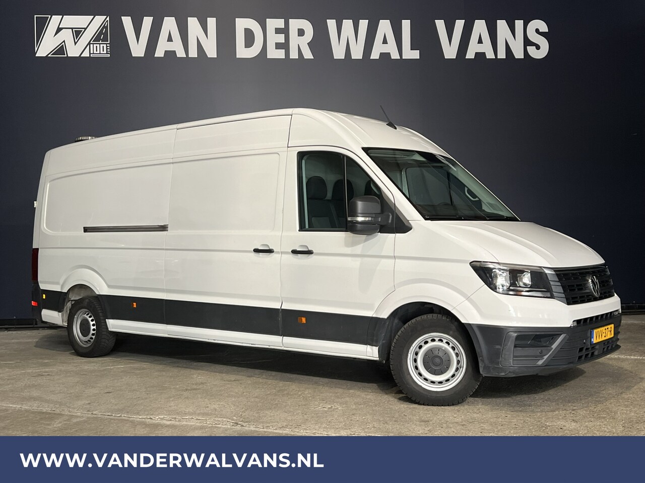 Volkswagen Crafter - 35 2.0 TDI 177pk L4H3 L3H2 Euro6 Airco | 3500kg Trekhaak | Apple Carplay | stoelverwarming - AutoWereld.nl