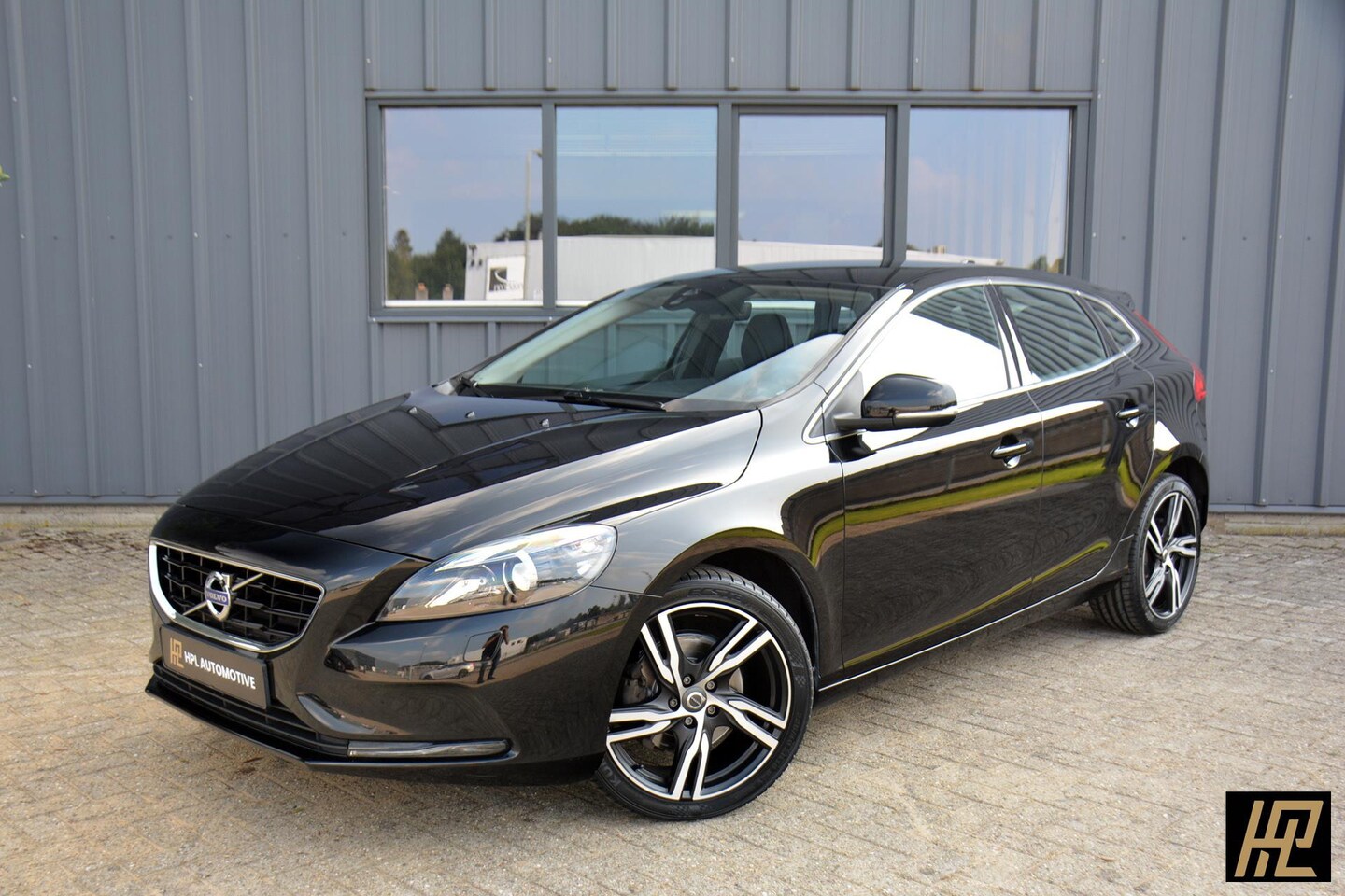 Volvo V40 - 2.0 T3 152pk Leer Navi 18" R Design - AutoWereld.nl