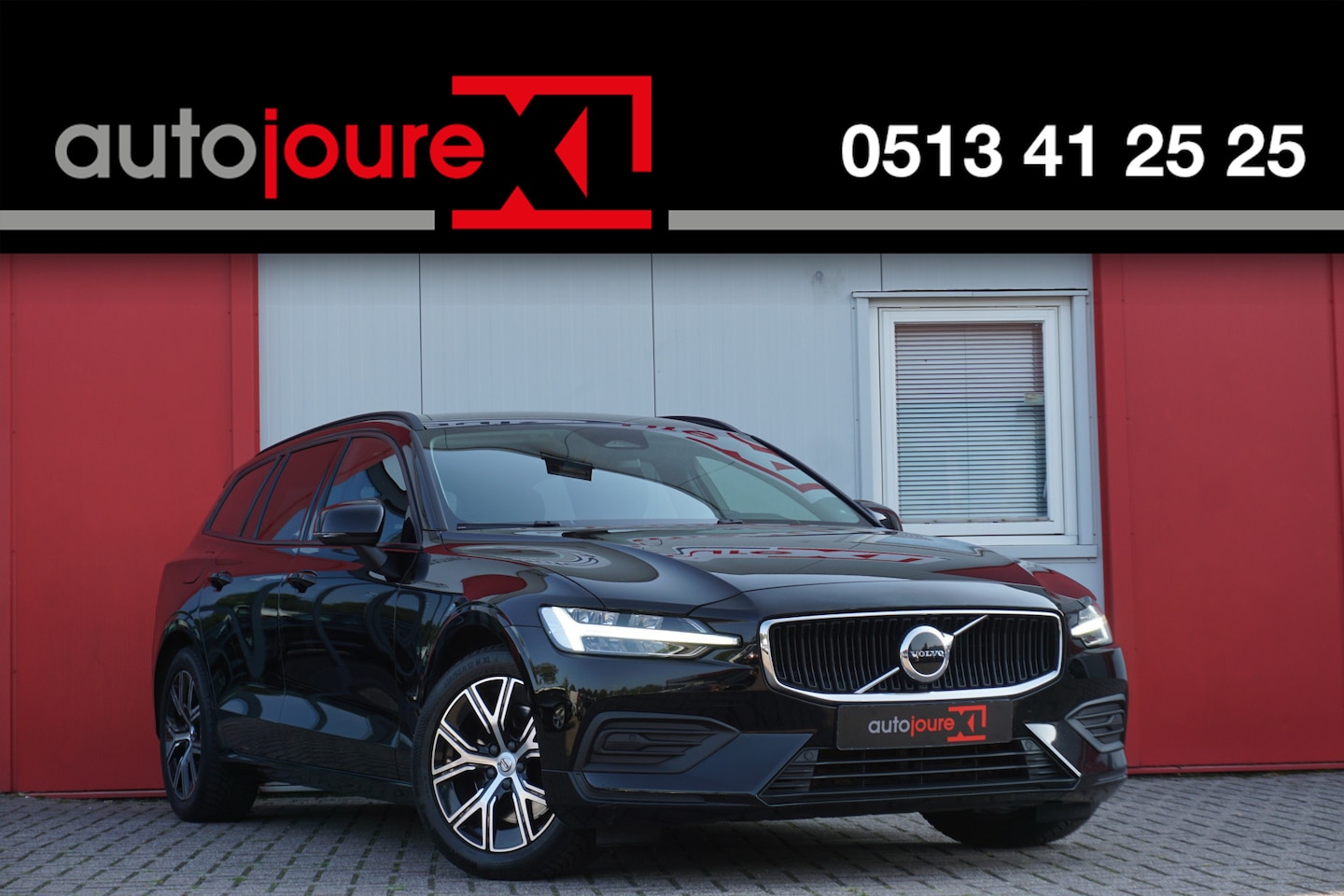 Volvo V60 - 2.0 B3 Essential | Navigatie | Cruise Control | Trekhaak | Origineel NL | - AutoWereld.nl