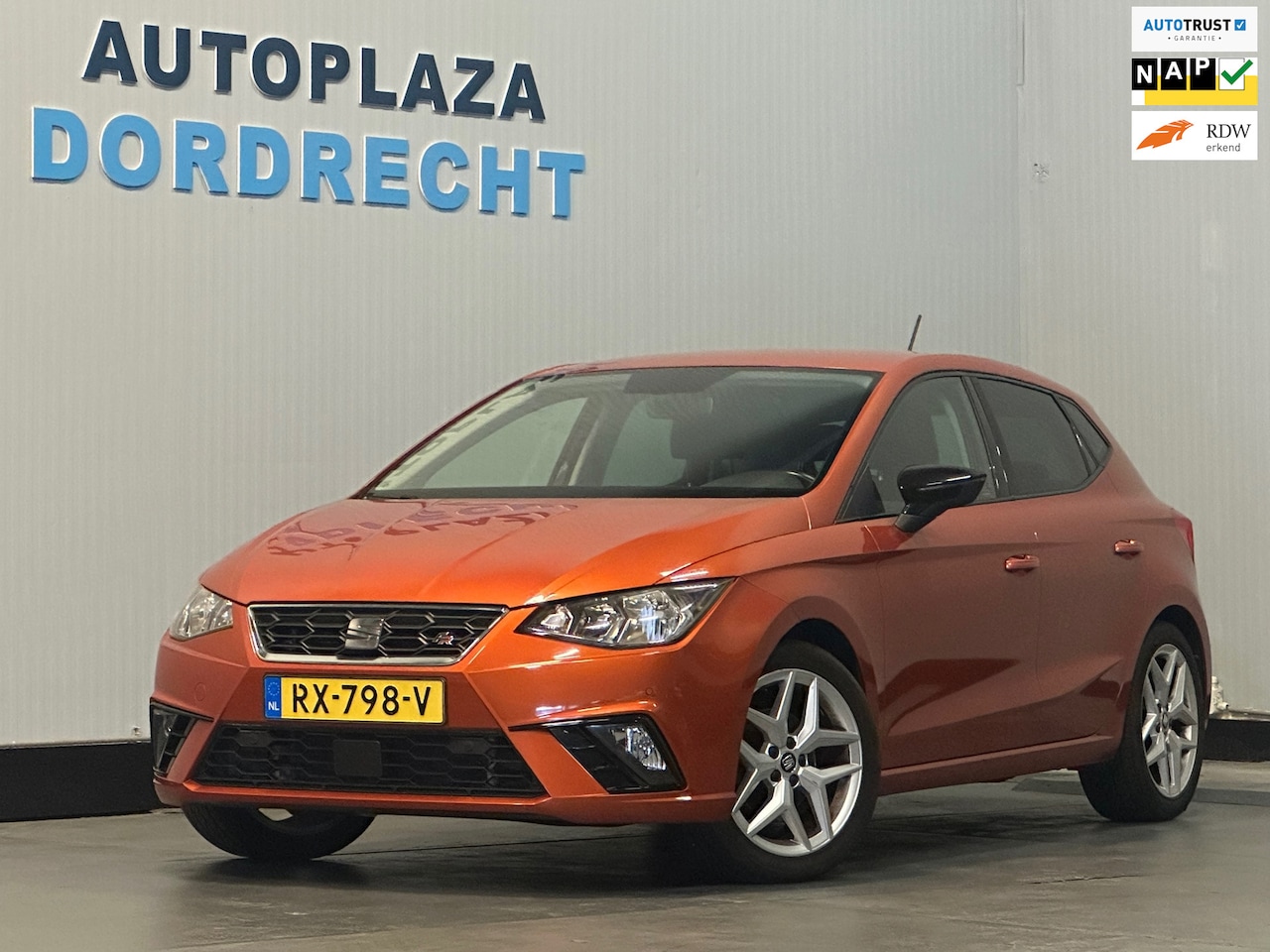 Seat Ibiza - 1.0 TSI FR Business Intense CAMERA / PDC / NAVI - AutoWereld.nl