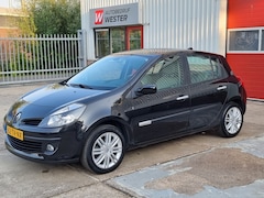 Renault Clio - 1.6-16V Initiale