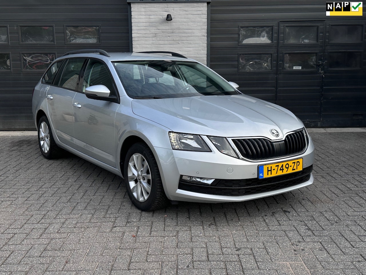 Skoda Octavia Combi - 1.5 TSI Greentech Business Edition 1.5 TSI Greentech Business Edition, Navi, Apple Carplay,Pdc - AutoWereld.nl