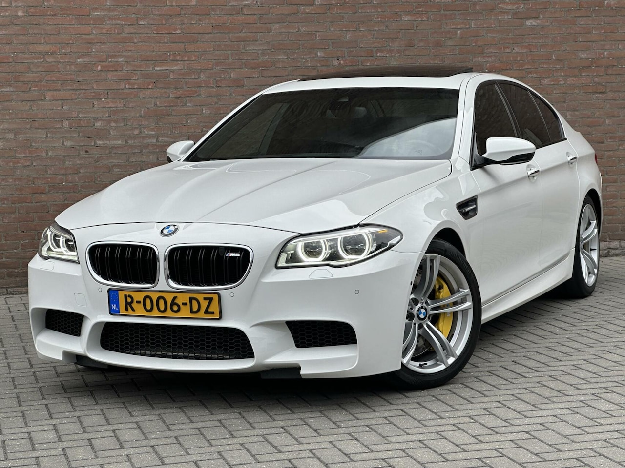 BMW M5 - 5-serie 561PK - 68DKM - Schuifdak - Led - Leder Dashboard - Hud - Alcantara Hemel - AutoWereld.nl