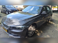 BMW 3-serie - 320i High Executive