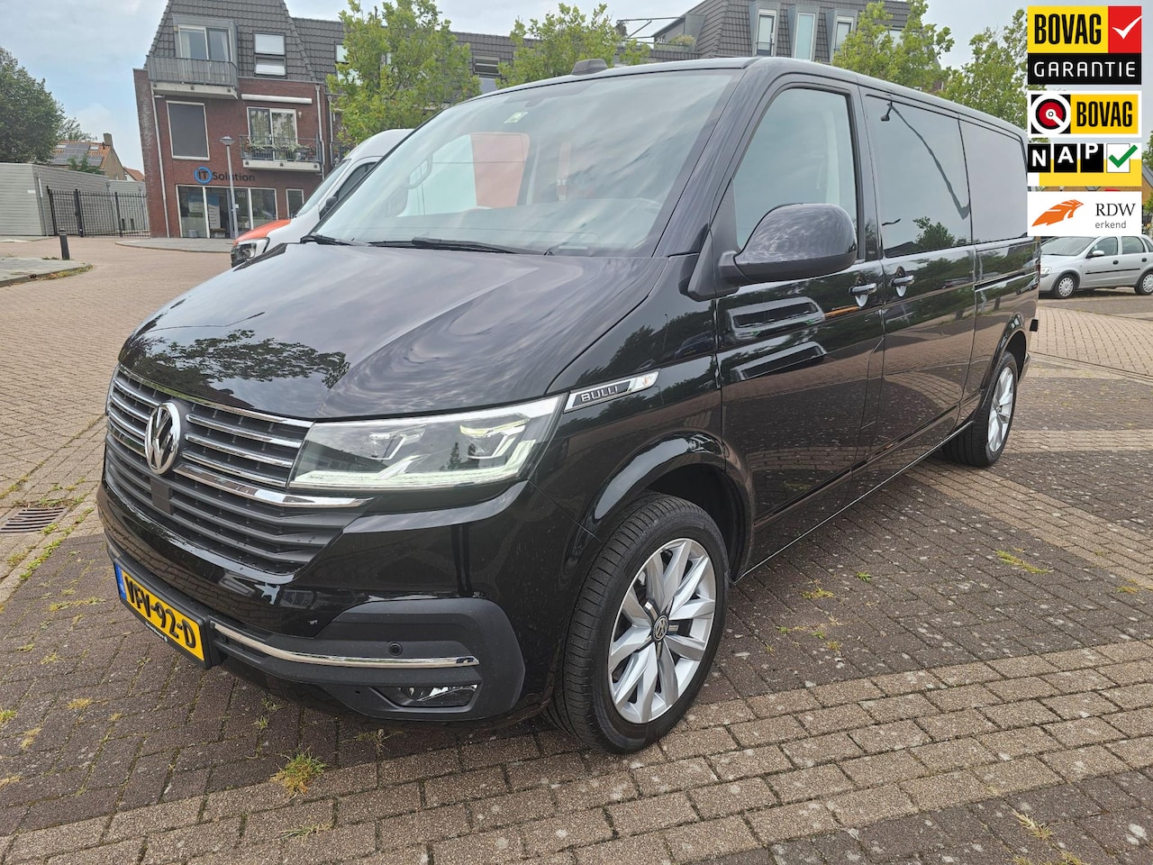 Volkswagen Transporter - 2.0 TDI L2H1 30 DC Bulli| Lederen Bekleding| Digital Cockpit| Adaptive Cruise| - AutoWereld.nl