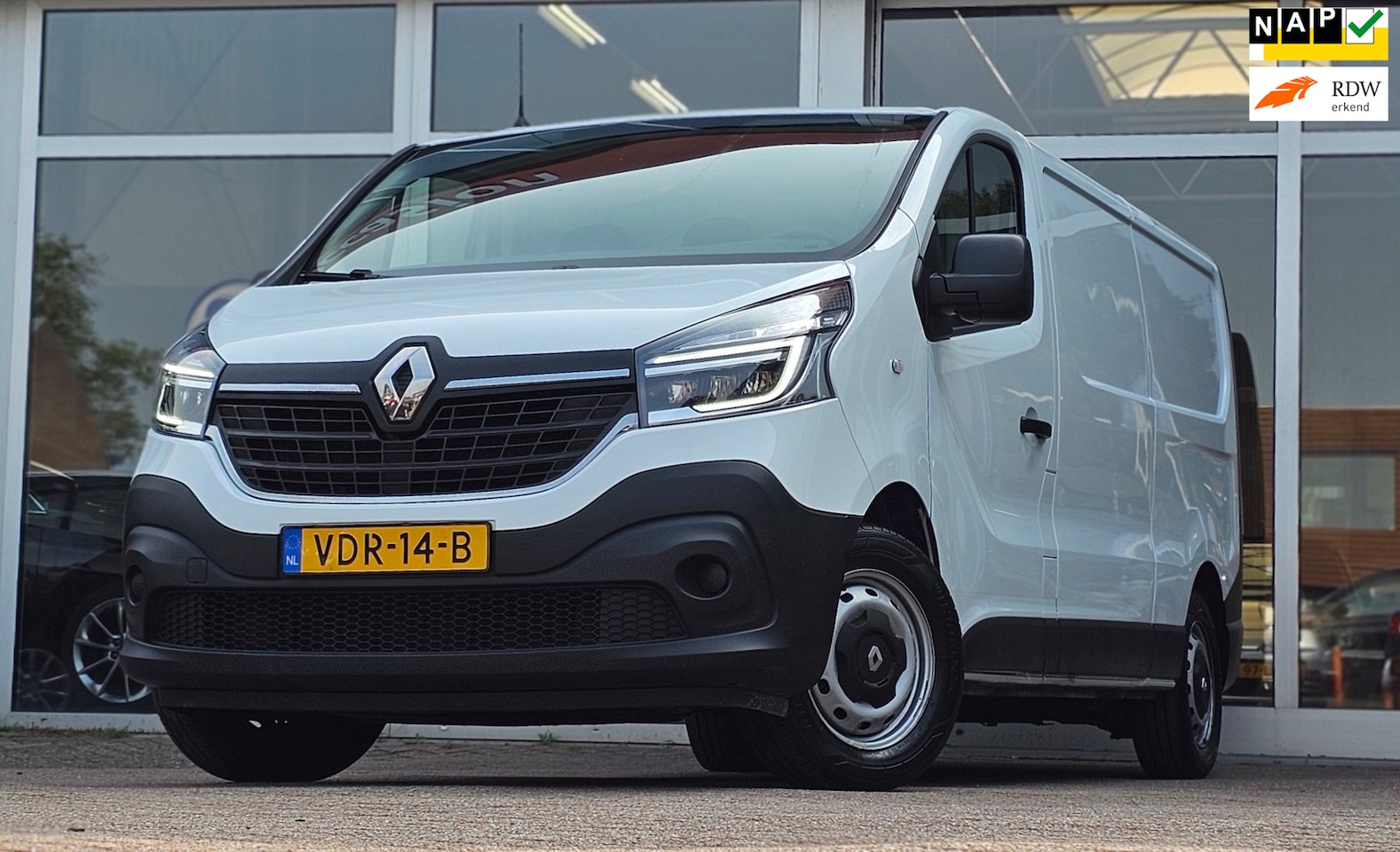 Renault Trafic - 2.0 dCi 120 T29 L2H1 Comfort Navi Trekhaak Airco Nieuwe APK Mooi! - AutoWereld.nl