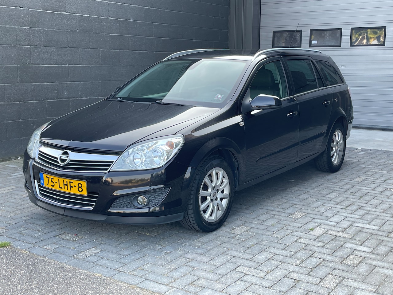 Opel Astra Wagon - 1.6 Cosmo | Station Wagen | Airco | Lederen Bekleding | Trekhaak | Parkeersensoren | Lichtmetalen Ve - AutoWereld.nl