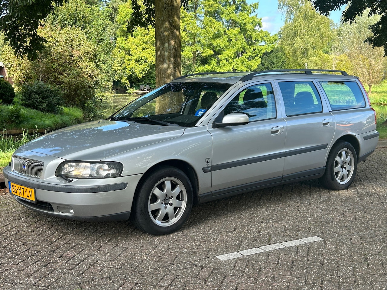 Volvo V70 - 2.4 Comfort Line 2004 Trekhaak! Cruise control! Airco! Stoelverwarming! Ruime auto! Youngt - AutoWereld.nl