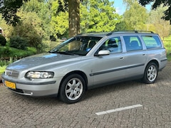 Volvo V70 - 2.4 Comfort Line 2004 Trekhaak Cruise control Airco Stoelverwarming Ruime auto Youngtimer