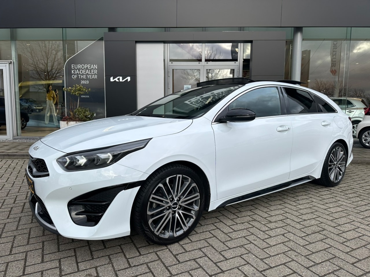 Kia Pro cee'd - 1.5 T-GDi GT-PlusLine PANO DAK // 18inch // NIEUWSTAAT info Roel 0492-588951 - AutoWereld.nl