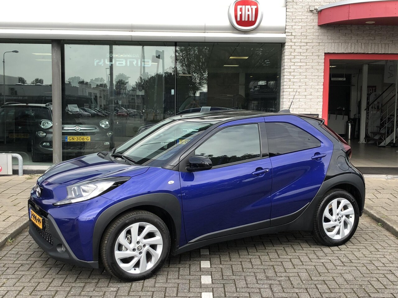 Toyota Aygo X - 1.0 VVT-i S-CVT Pulse AUTOMAAT|CLIMATE|NAVI|APPLE/ANDROID|CAMERA|17" - AutoWereld.nl