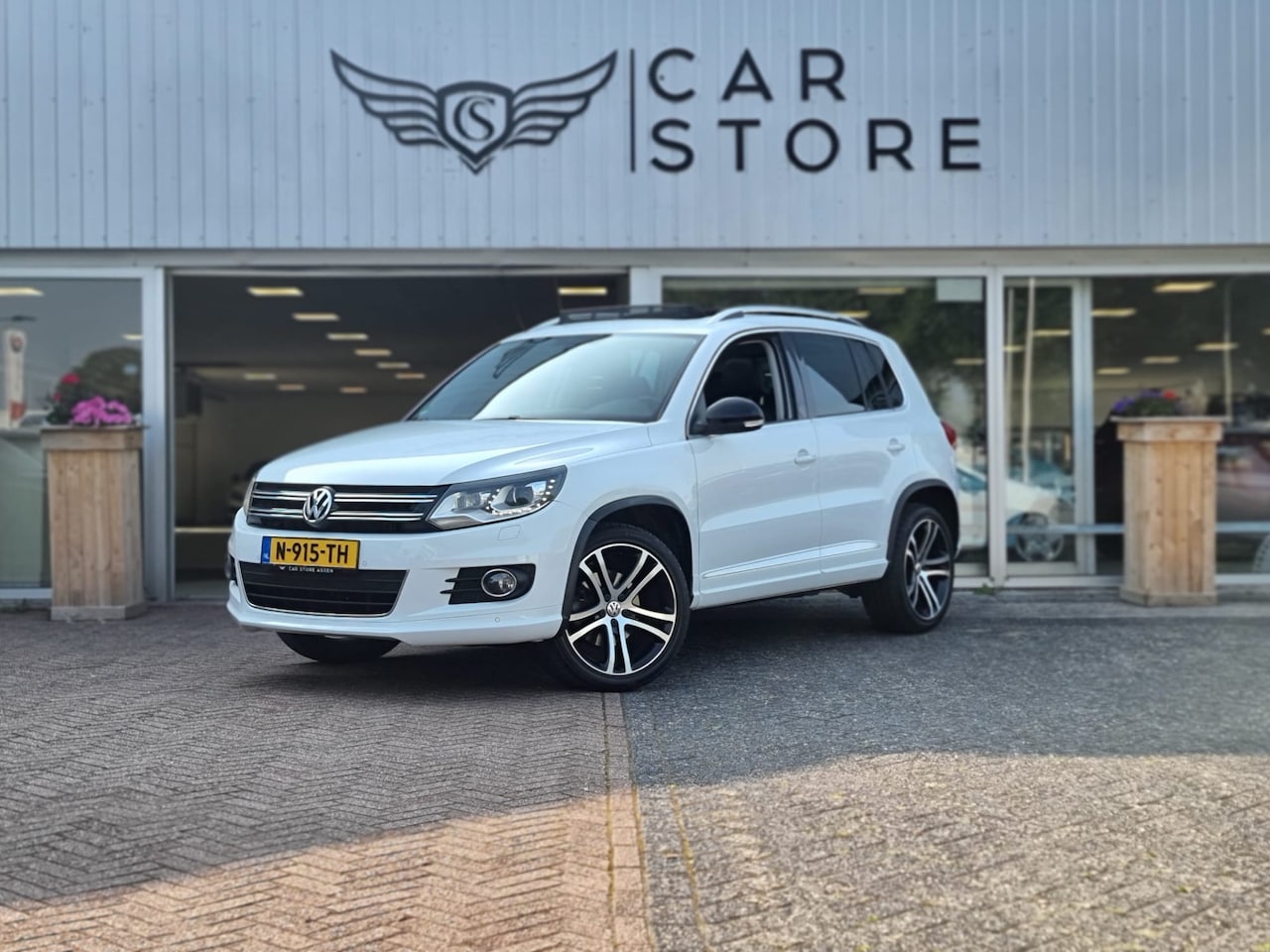 Volkswagen Tiguan - 2.0 TSI 4Motion Highline / WOLFSBURG EDITION / PANO / LEER / LED XENON / +++ - AutoWereld.nl