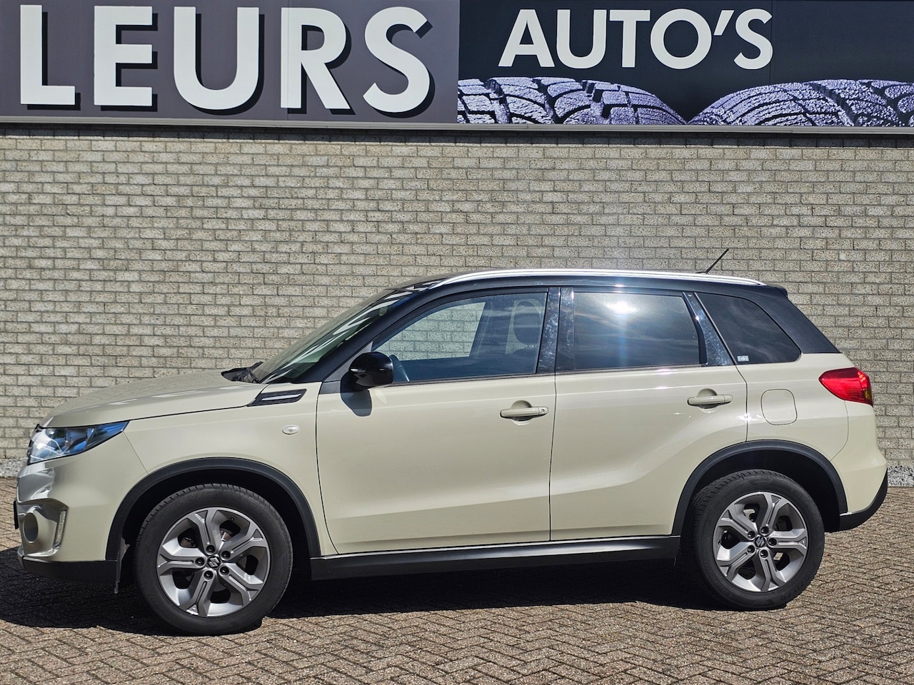 Suzuki Vitara - 1.6 Exclusive Automaat/Camera/Trekhaak - AutoWereld.nl