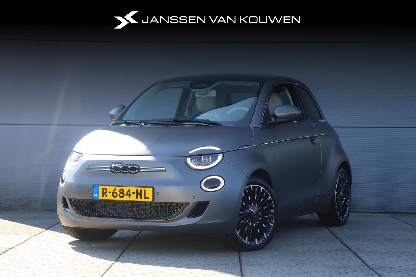 Fiat 500e - La Prima 42 kWh Leder Navigatie Achteruitrijcamera Panoramadak LED - AutoWereld.nl