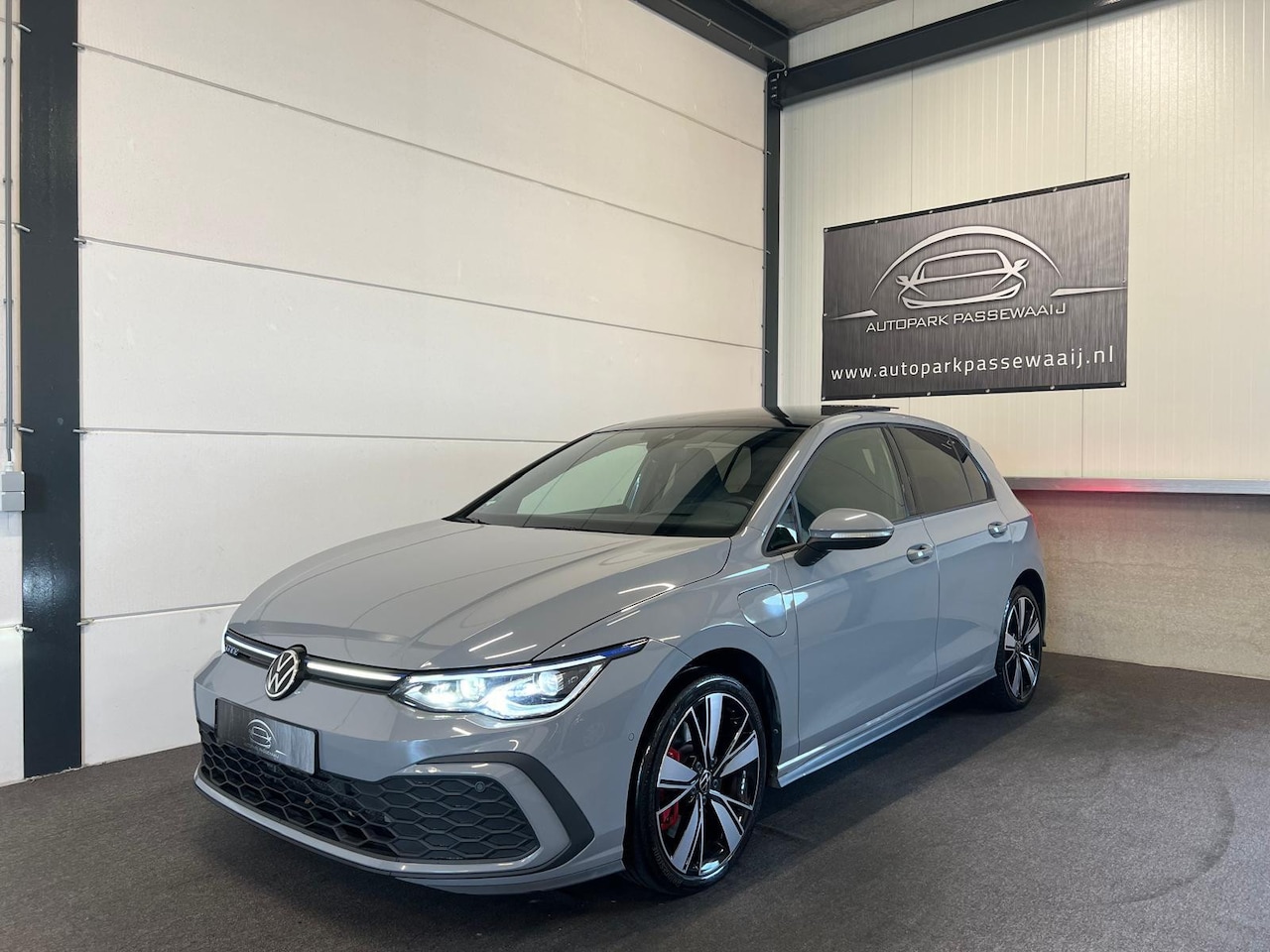 Volkswagen Golf - 1.4 GTE Pano, ACC, Apple Carplay, IQ-Lights, Virtual Cockpit, Head-Up Display, Sfeerverlic - AutoWereld.nl