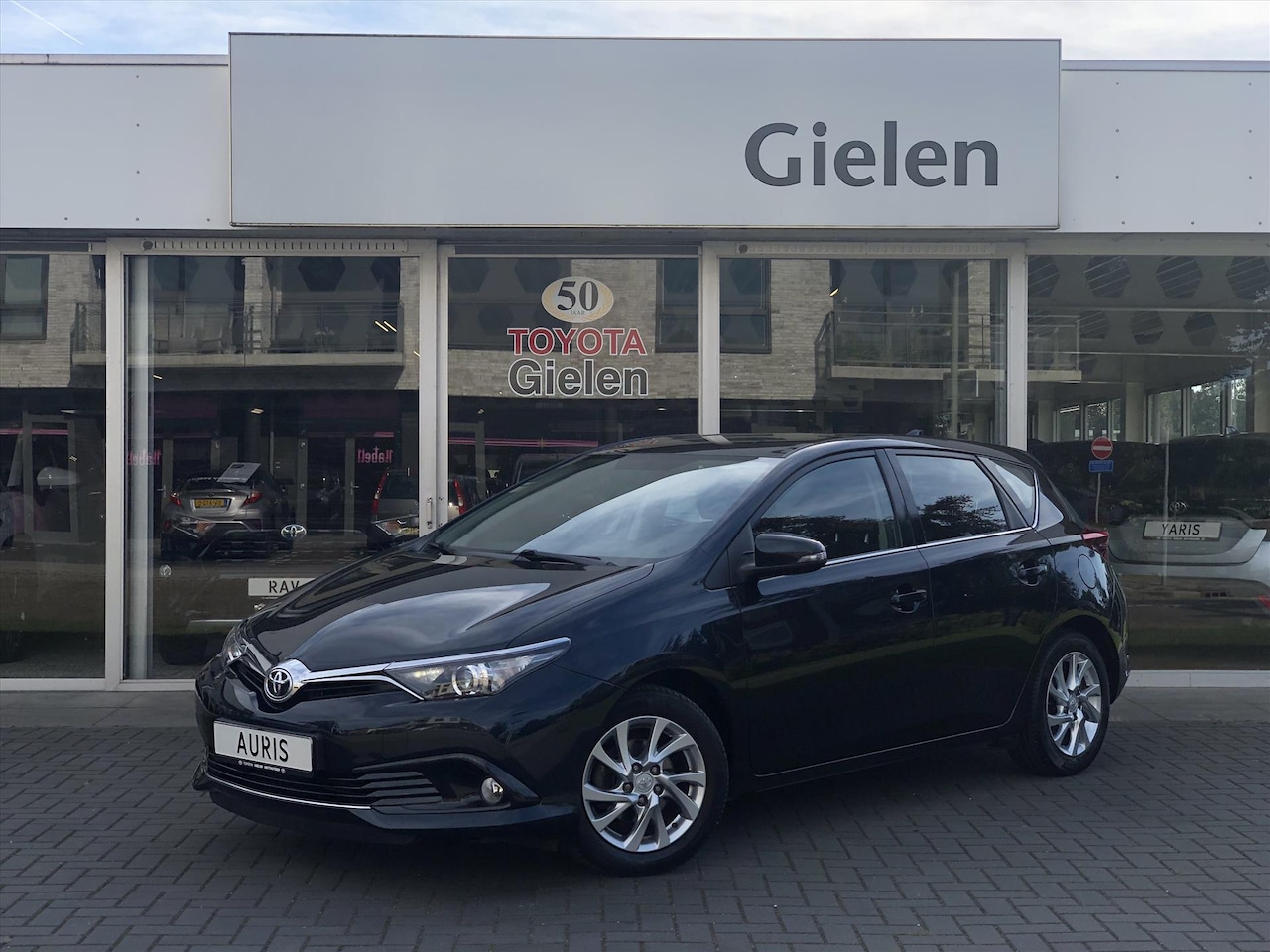 Toyota Auris - 1.2T 116pk Aspiration | Navigatie, Cruise control, Parkeercamera, Climate control, 16 inch - AutoWereld.nl