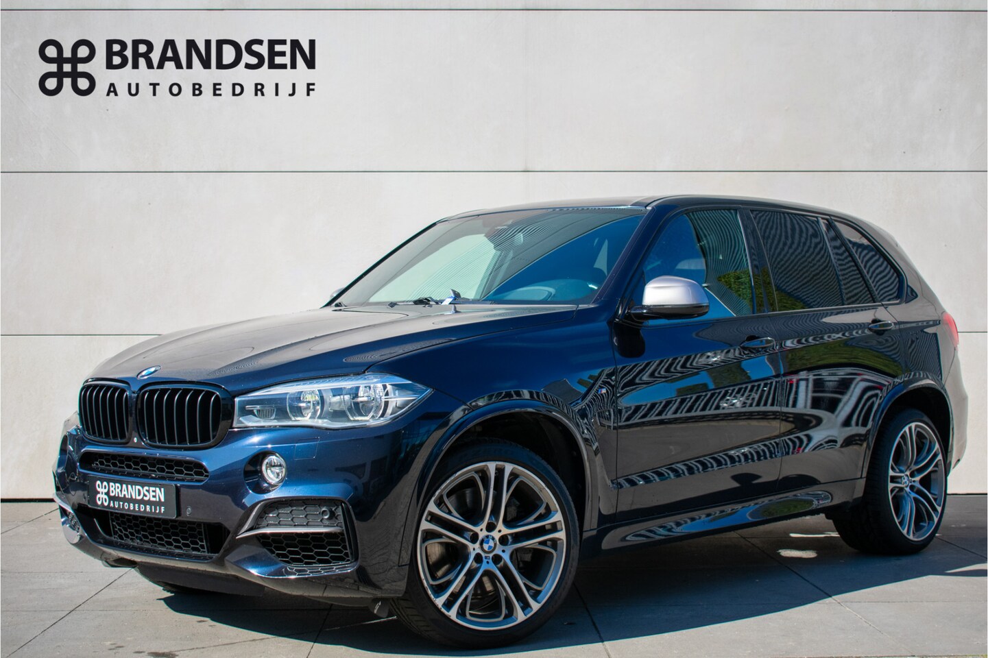 BMW X5 - M50D X5 M50D LED - Pano - 21"- Trekhaak - 360 Camera - Keyless - AutoWereld.nl