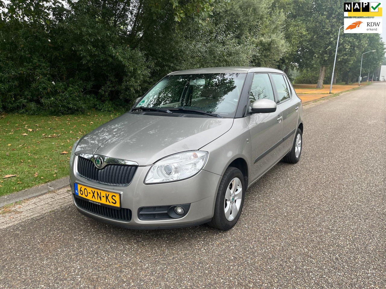 Skoda Fabia - 1.4-16V Elegance AIRCO/NAP/CRUISE/SENSOR - AutoWereld.nl