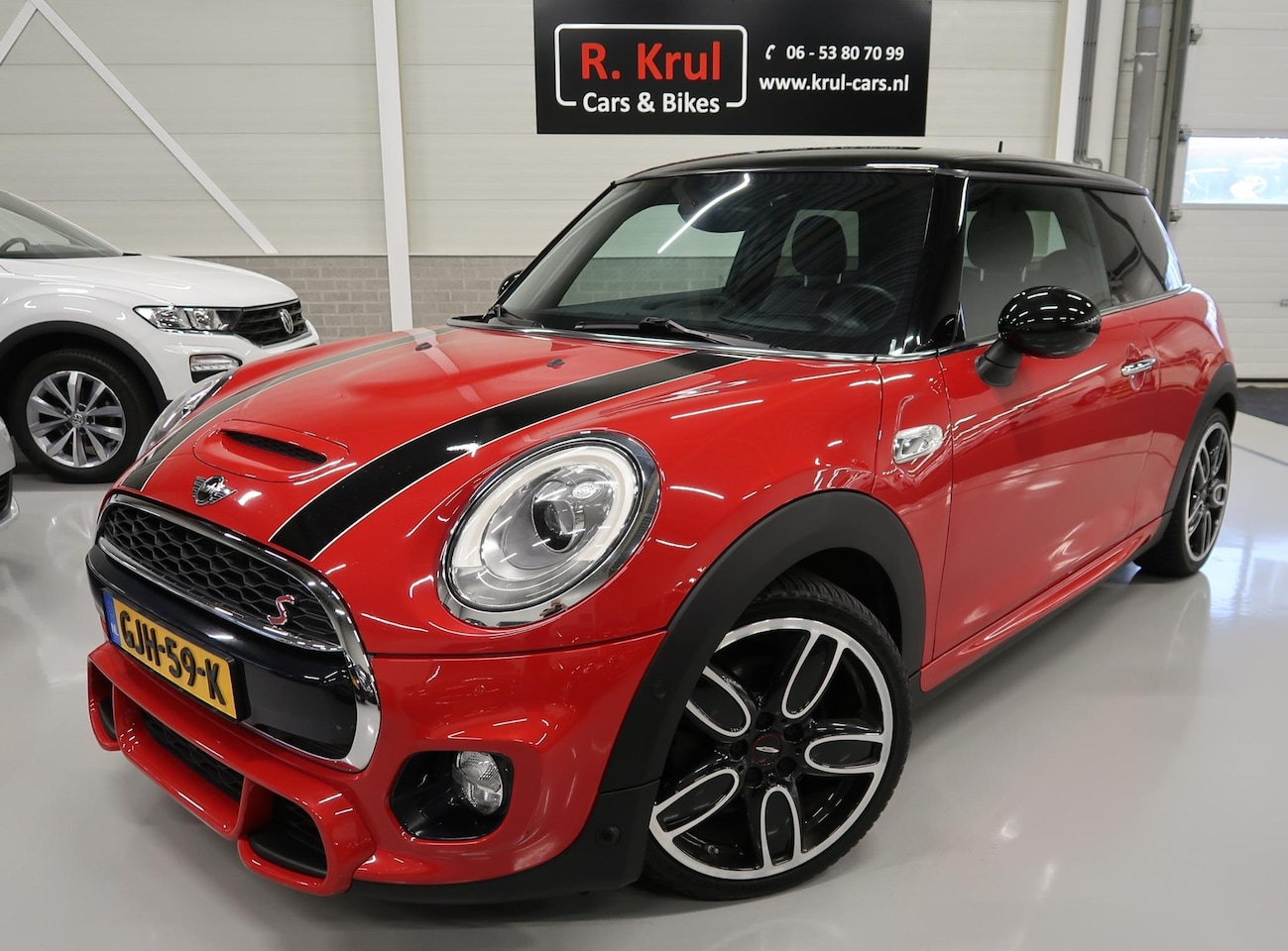 MINI Cooper S - Mini 2.0 Chili Serious Business JCW pakket 18 inch Sportstoelen Leer Navigatie Camera HUD - AutoWereld.nl