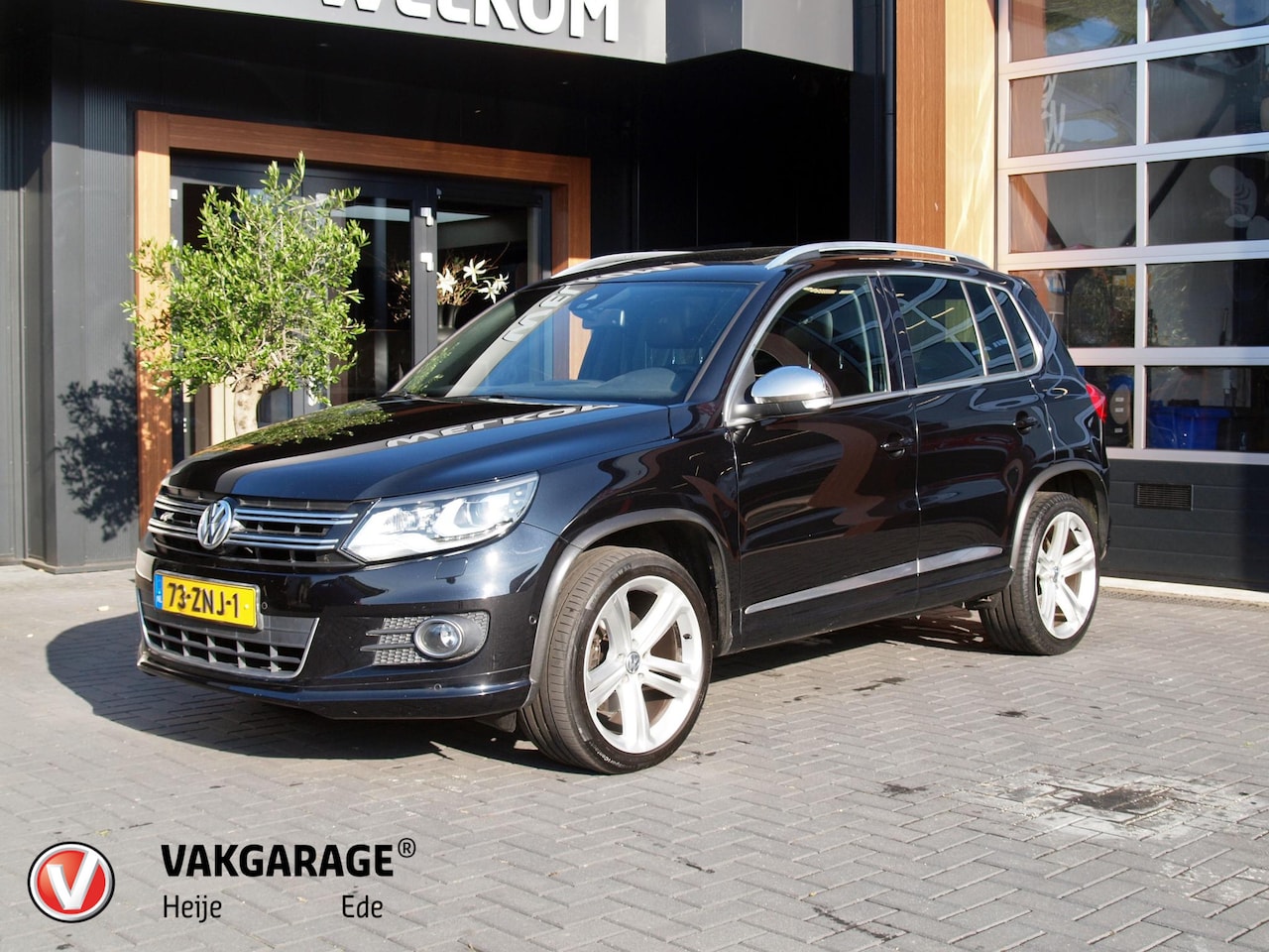 Volkswagen Tiguan - 1.4 TSI Sport&Style 2X R-line Edition | Panoramadak | Cruise Control | Navi | Trekhaak | L - AutoWereld.nl