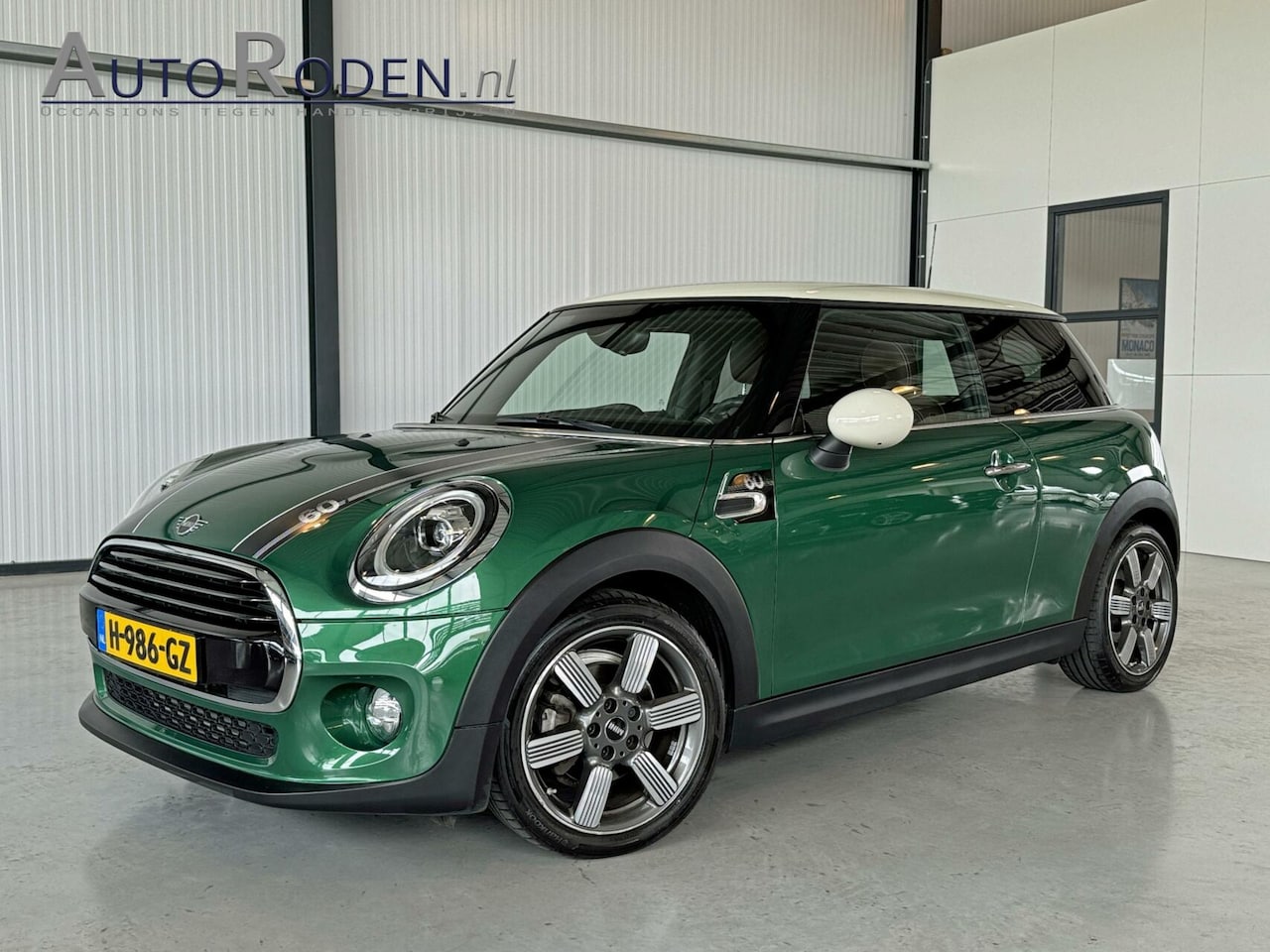 MINI Cooper - Mini 1.5 100Kw 60 Years Edition - AutoWereld.nl