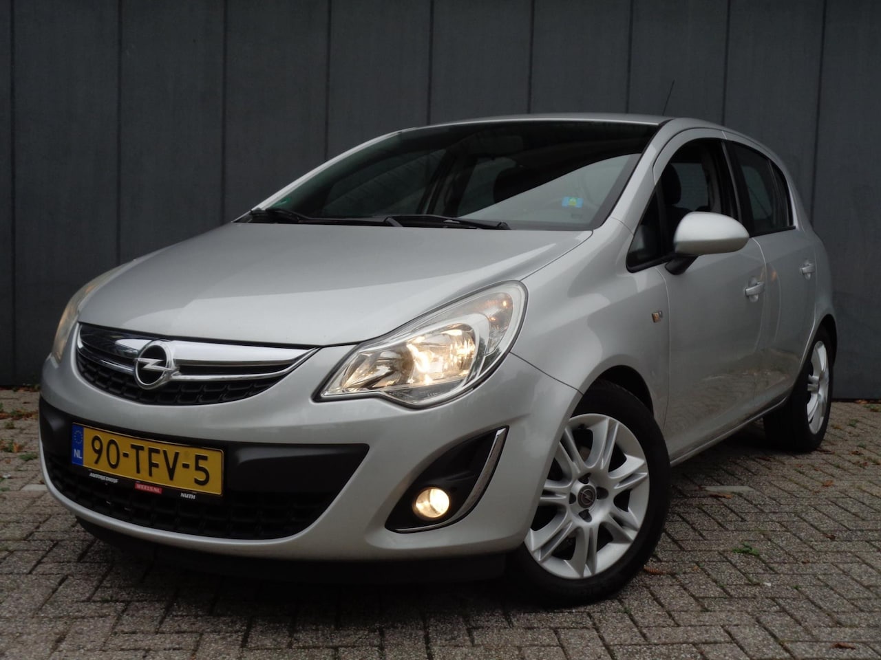 Opel Corsa - 1.4i-16V Edition Zeer Mooie&Prima Corsa, 1 eigenaar Gehad,Opel Dealer Onderhoud. - AutoWereld.nl