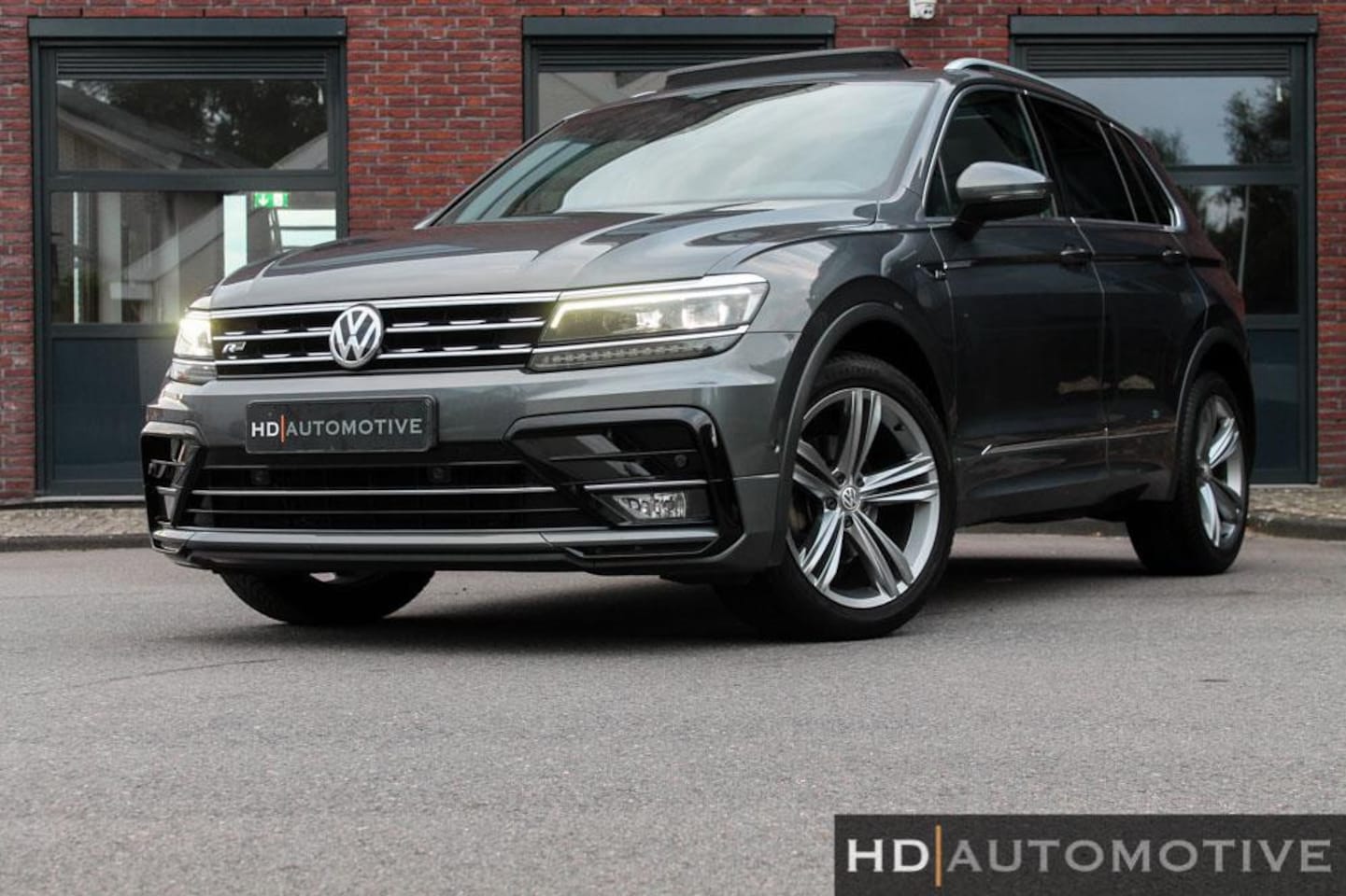 Volkswagen Tiguan - 1.5 TSI ACT PANO VIRT CAM R-LINE - AutoWereld.nl