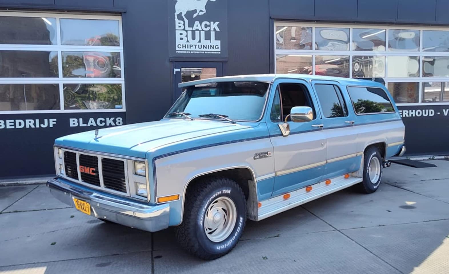 GMC Suburban - Sierra | Chevrolet C10 C20 Blazer V8 - AutoWereld.nl