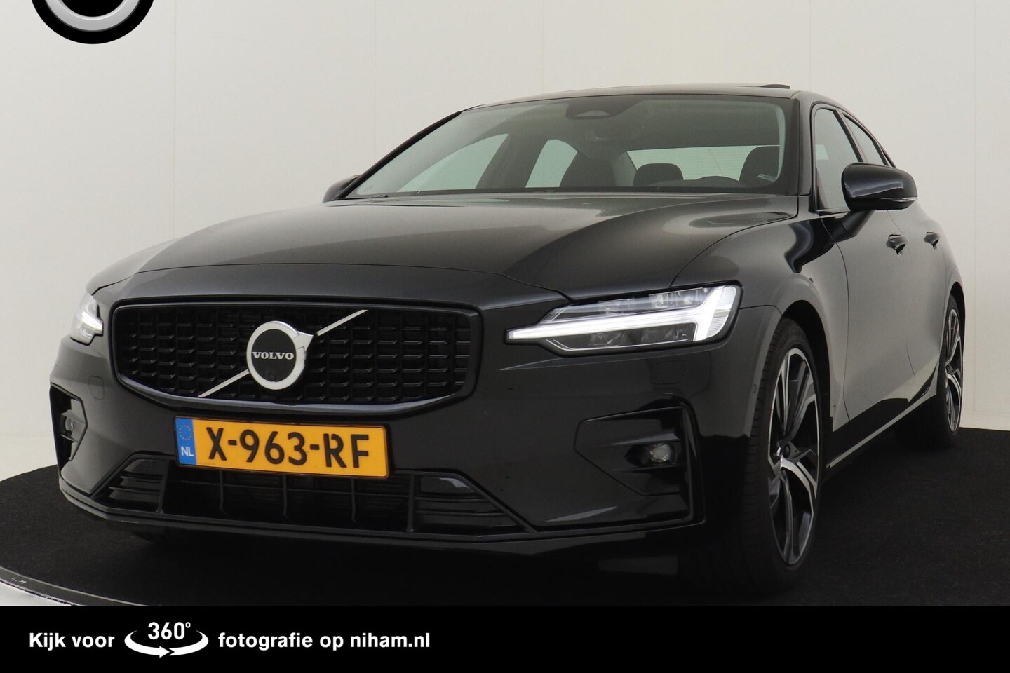 Volvo S60 - B4 (M-HYBRID) PLUS DARK -PANO.DAK|MEMORY-SEAT|HK-AUDIO|CAMERA|BLIS|HEAD-UP DISP.|ADAP.LED - AutoWereld.nl