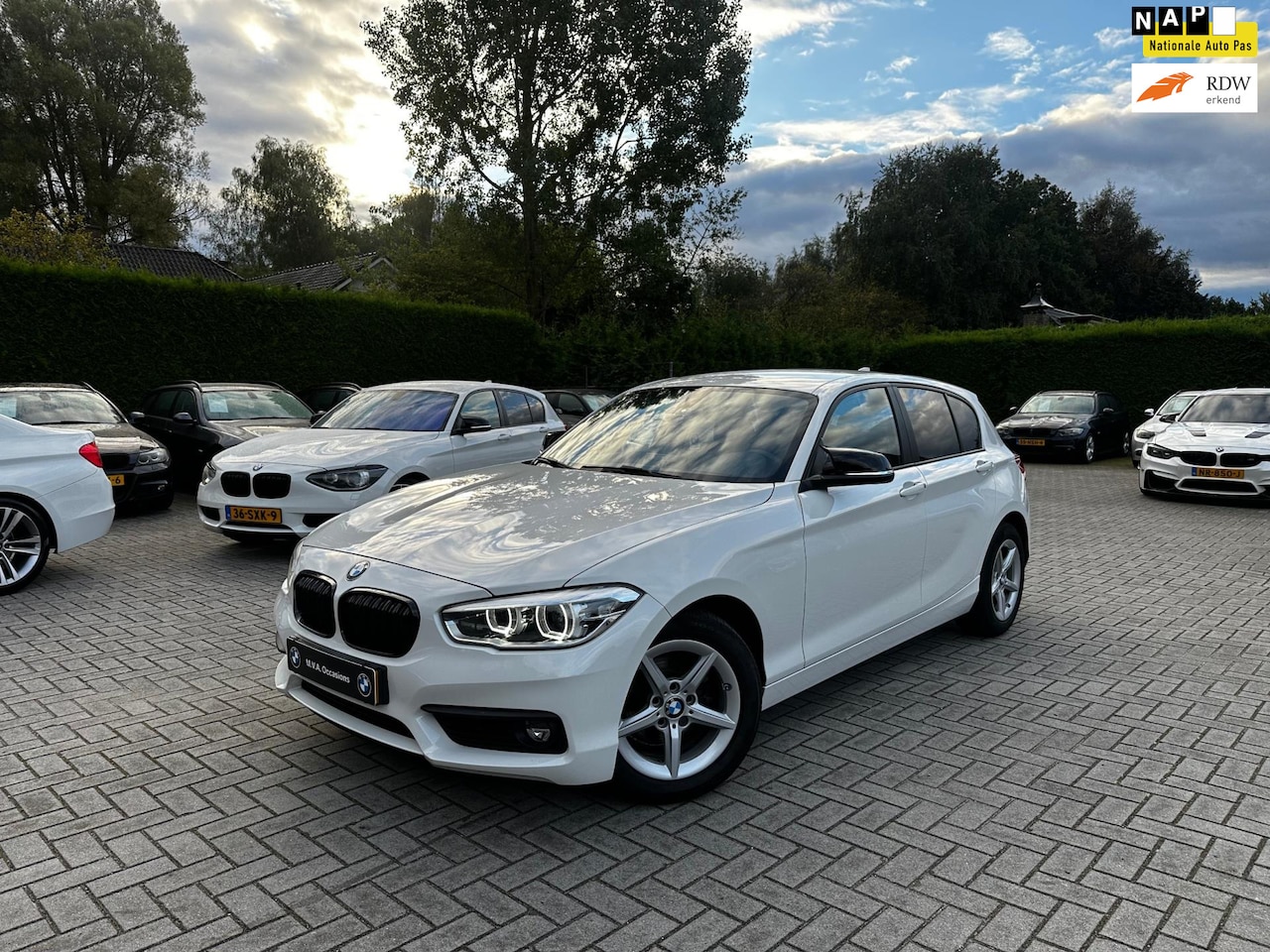 BMW 1-serie - 118i Corporate Lease Executive|Nap|Xenon|Sport|Automaat|Zeer nette staat!! - AutoWereld.nl