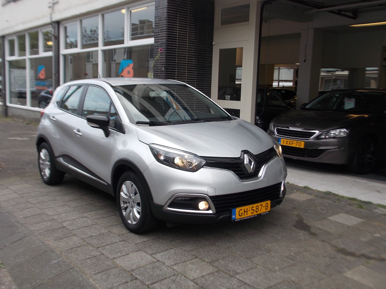 Renault Captur - 0.9 TCe Expression CRUISE NAVI TREKHAAK NIEUWSTAAT - AutoWereld.nl