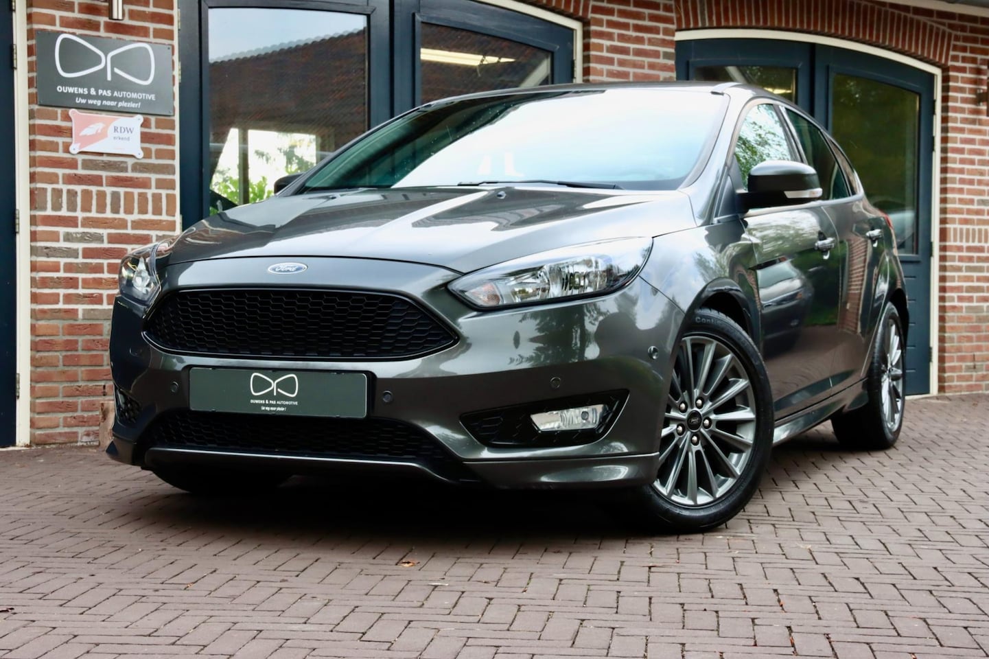 Ford Focus - 1.0 ST-Line | NAVIGATIE | CRUISE CONTROL | CARPLAY - AutoWereld.nl