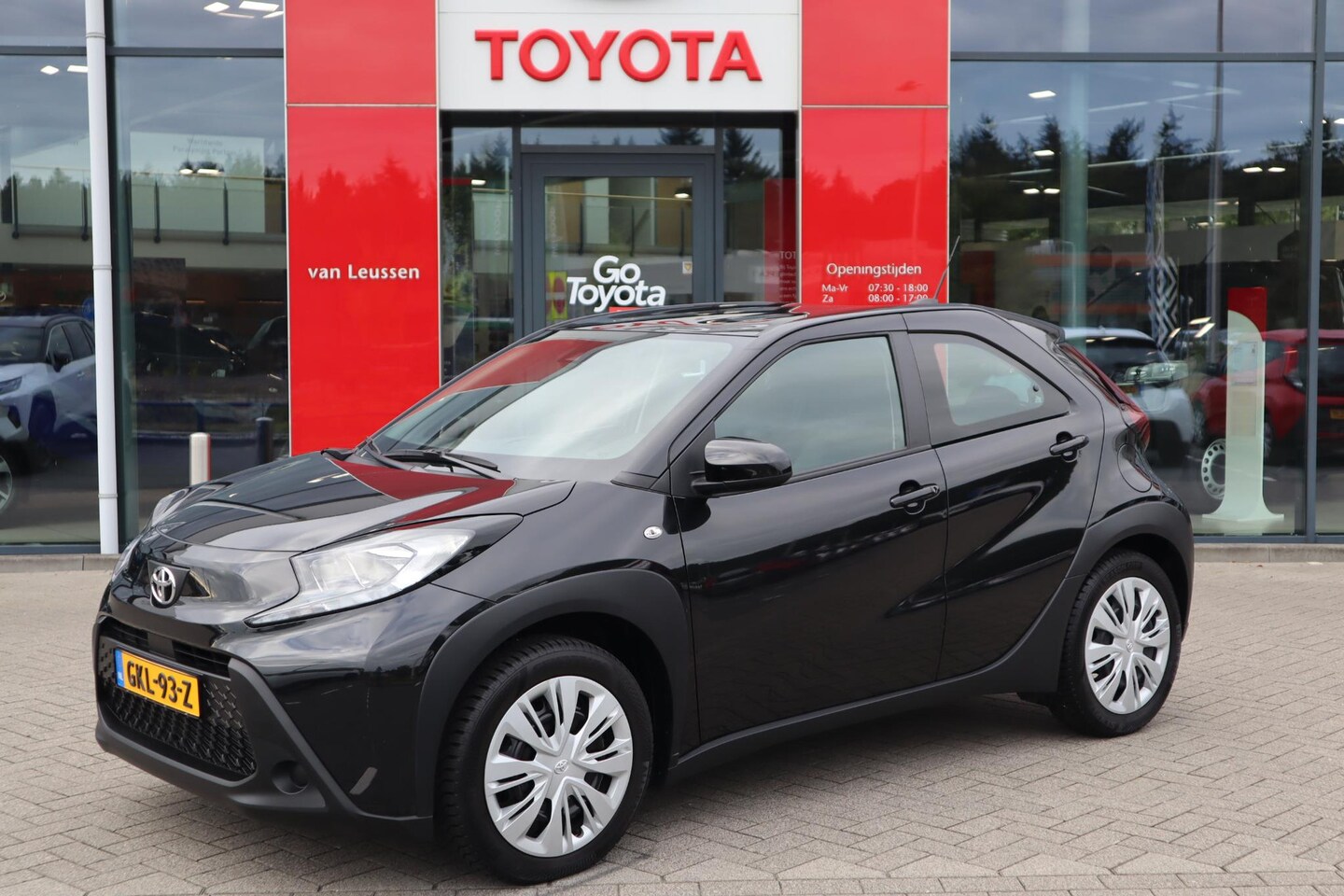 Toyota Aygo X - PLAY 5-DEURS AD-CRUISE AIRCO APPLE/ANDROID CAMERA BLUETOOTH EL-RAMEN/SPIEGELS - AutoWereld.nl