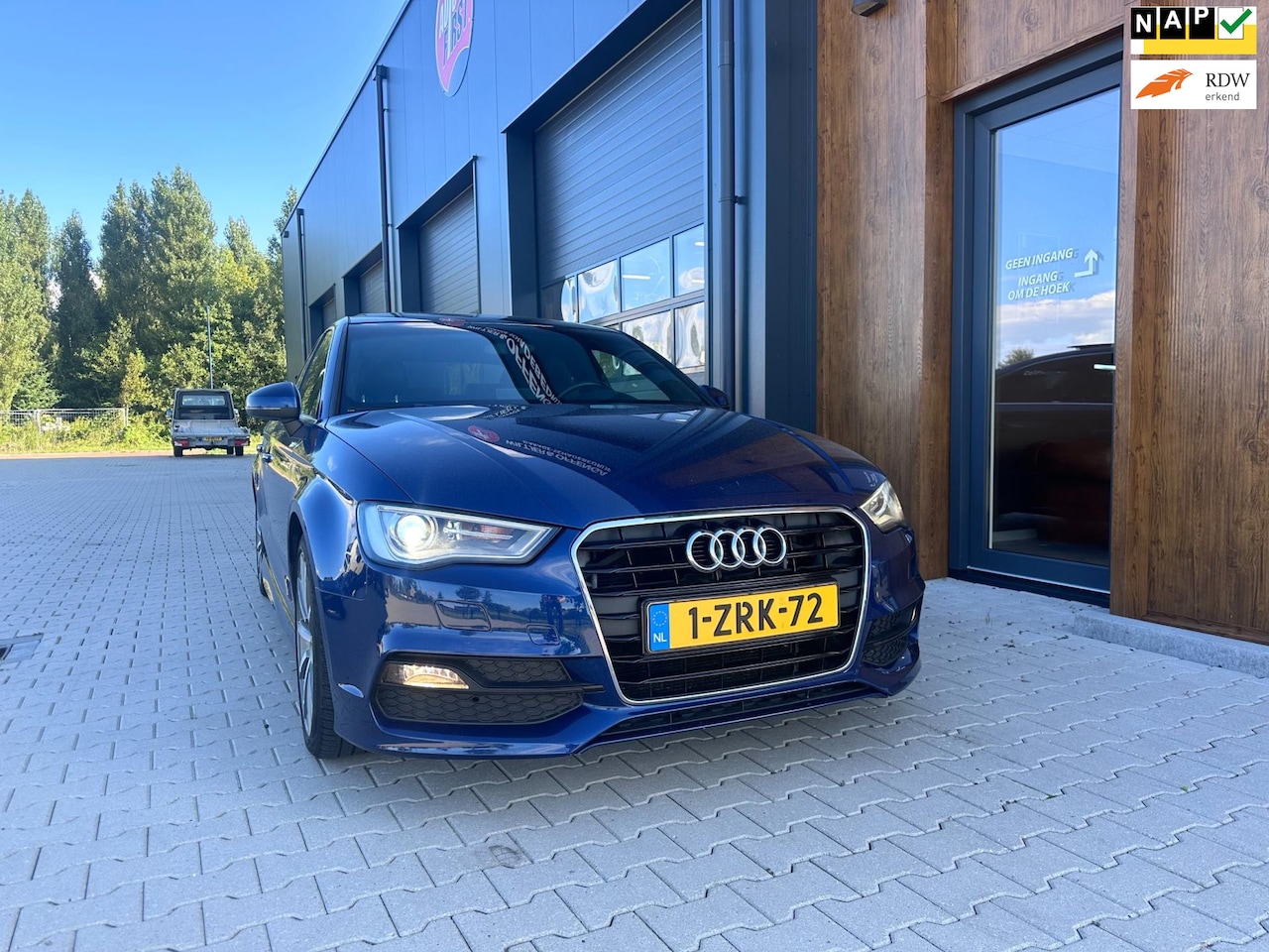 Audi A3 Limousine - 1.4 TFSI CoD Ambition Pro Line S-line panoramadak - AutoWereld.nl