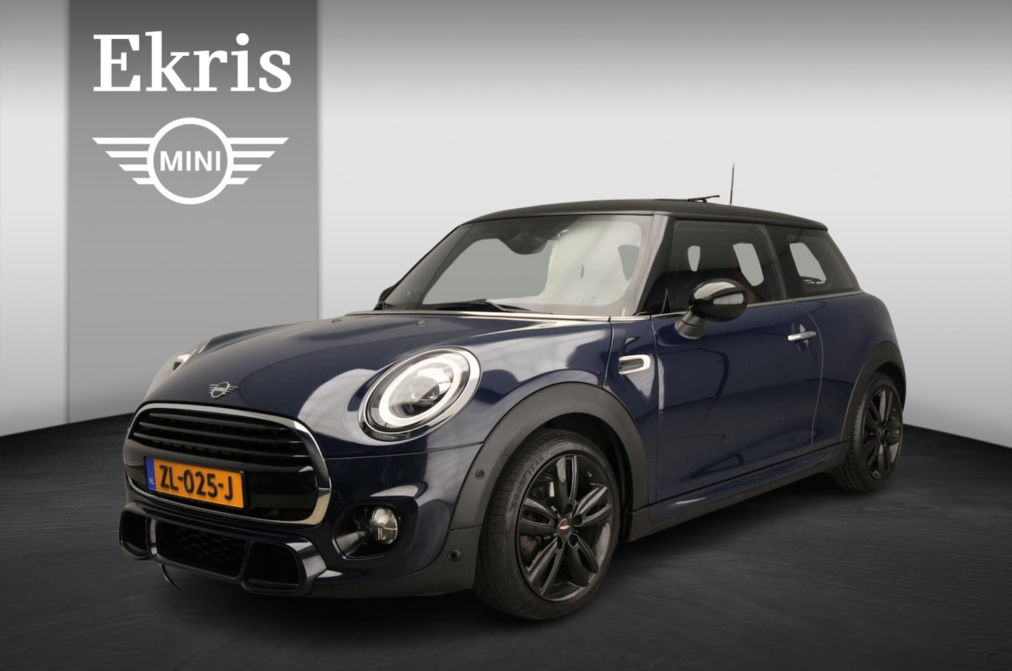 MINI Cooper - 3-deurs | Serious Business | JCW Trim | JCW Sportstoelen | Panoramadak | Harman/Kardon - AutoWereld.nl