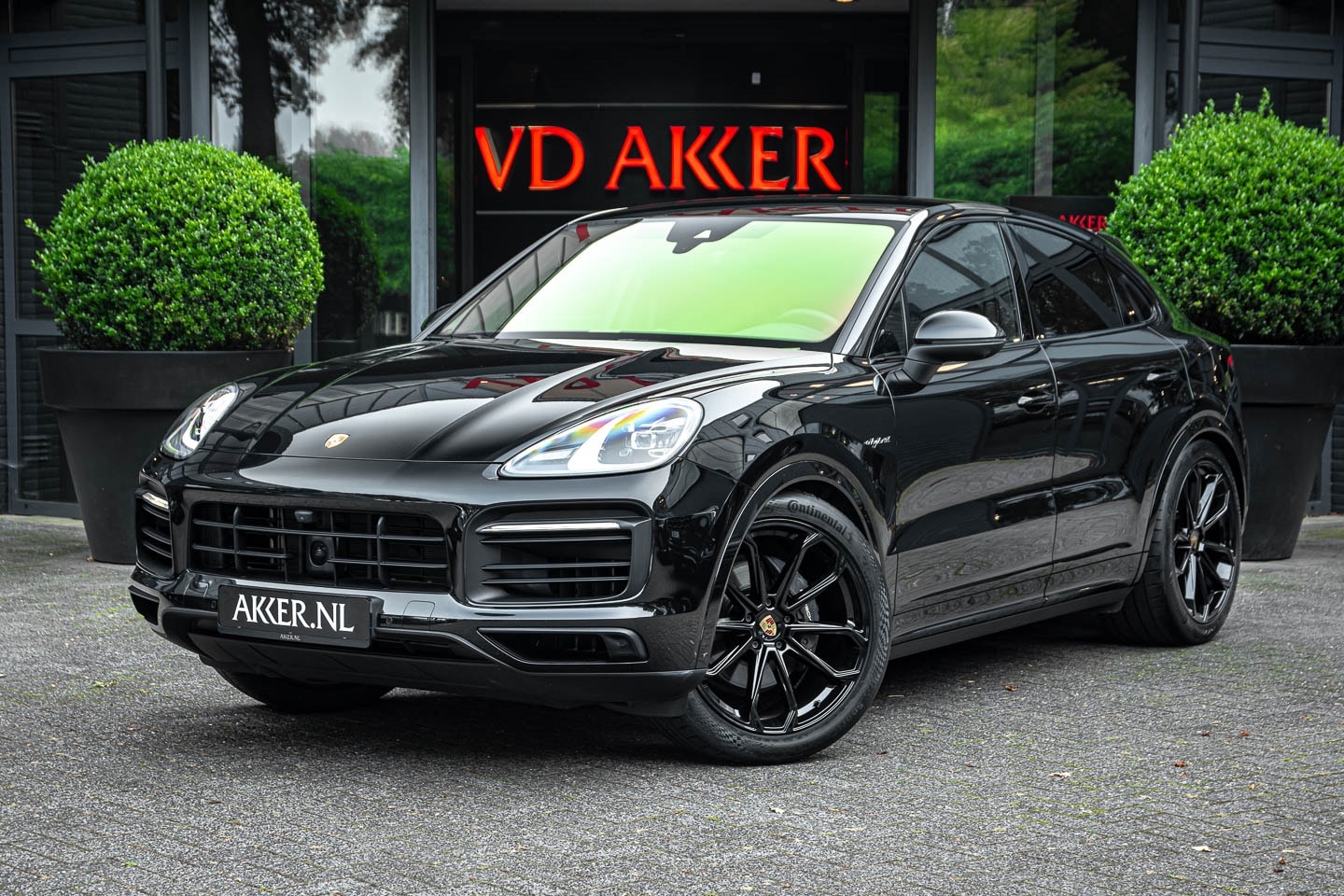 Porsche Cayenne Coupé - E-HYBRID PLATINUM EDITION LUCHTVERING+SPORTDESIGN - AutoWereld.nl