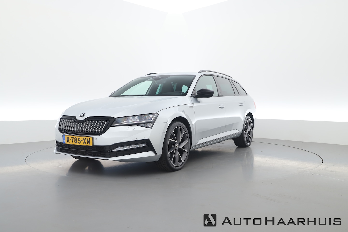 Skoda Superb Combi - 1.4 TSI iV Sportline Business 218pk | Navi | Adapt. Cruise | Dodehoek det. | 19" - AutoWereld.nl