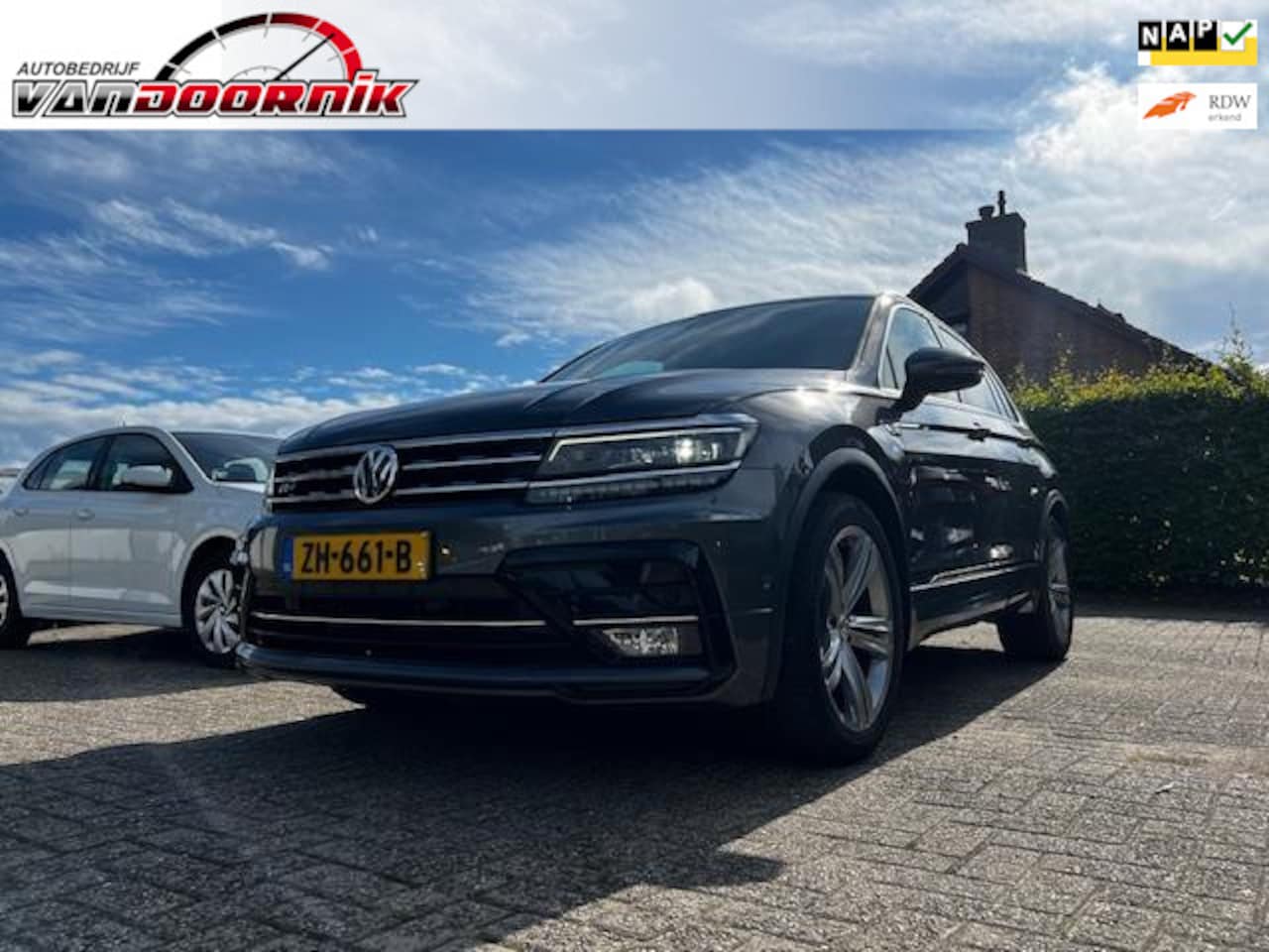 Volkswagen Tiguan - 1.5 TSI ACT Highline Business R 1.5 TSI ACT Highline Business R, Virtual, Apple, Achteruitrijcamera - AutoWereld.nl