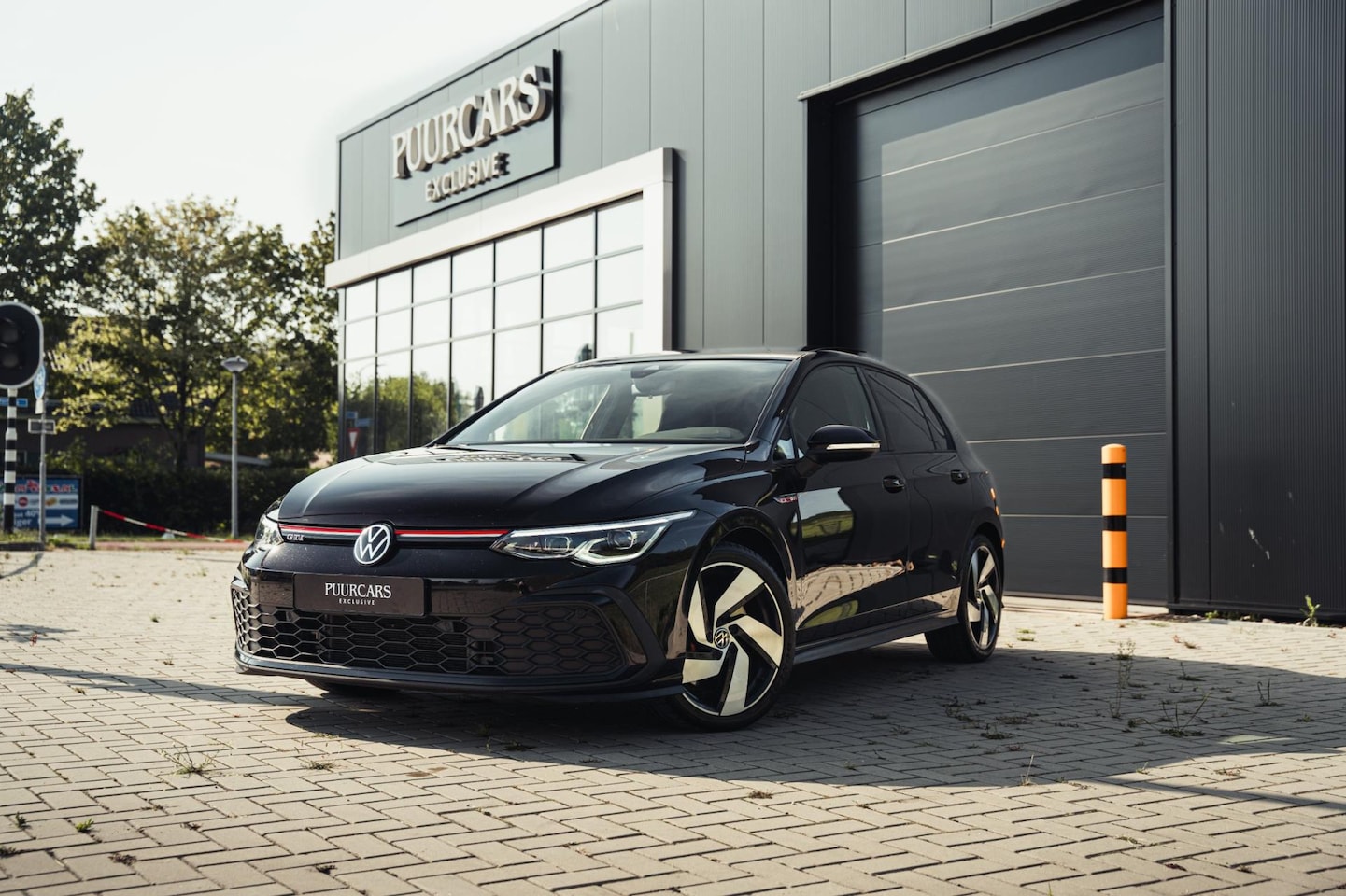 Volkswagen Golf - 2.0 TSI GTI | PANO|CAMERA|BLACK - AutoWereld.nl