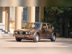 Alfa Romeo Alfetta - 2.5 6C