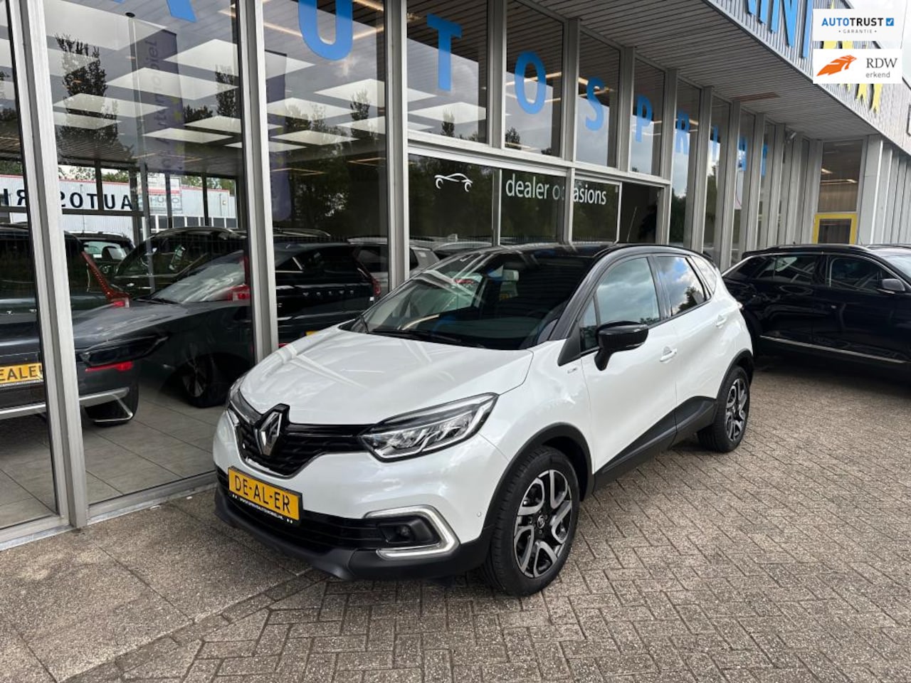 Renault Captur - 1.2 TCe Bose AUTOMAAT / NAVIGATIE / STOELVERWAMING - AutoWereld.nl