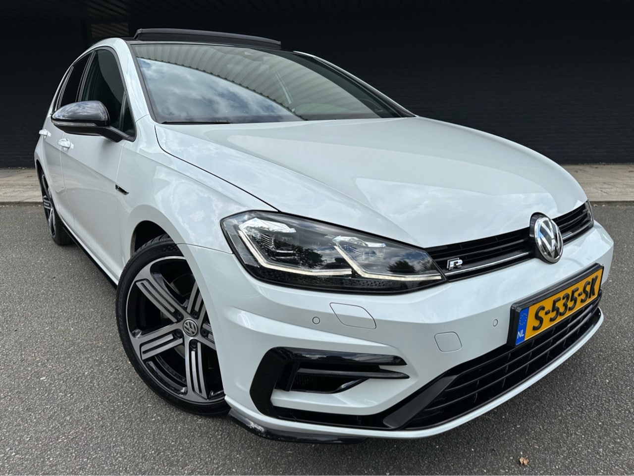 Volkswagen Golf - 2.0 TSI 4Motion R / Dealeronderhouden - AutoWereld.nl